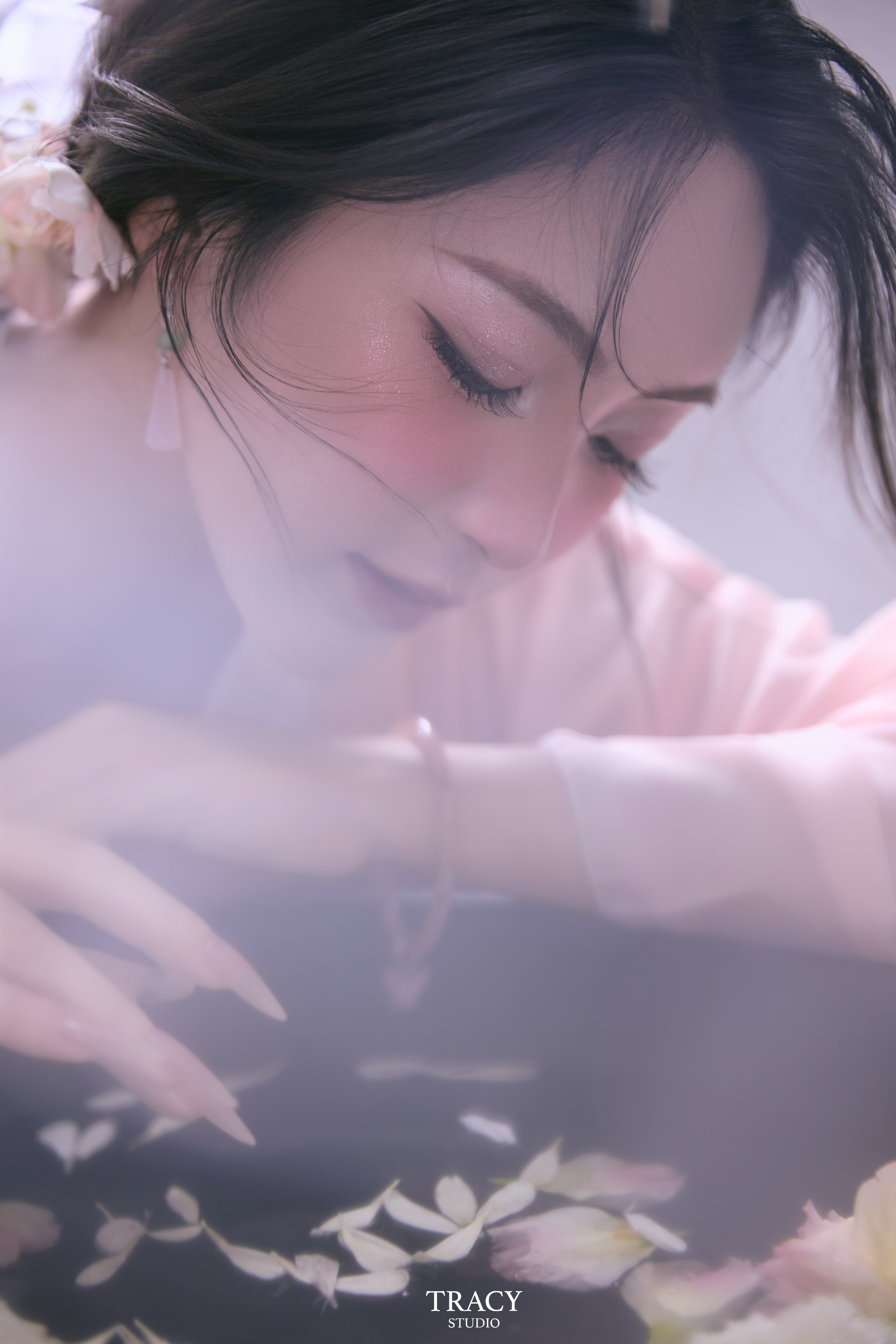 frontend/img/gallery/anh-tet-yem-ao-dai/tracy-studio-chup-co-trang-hang (6).jpg